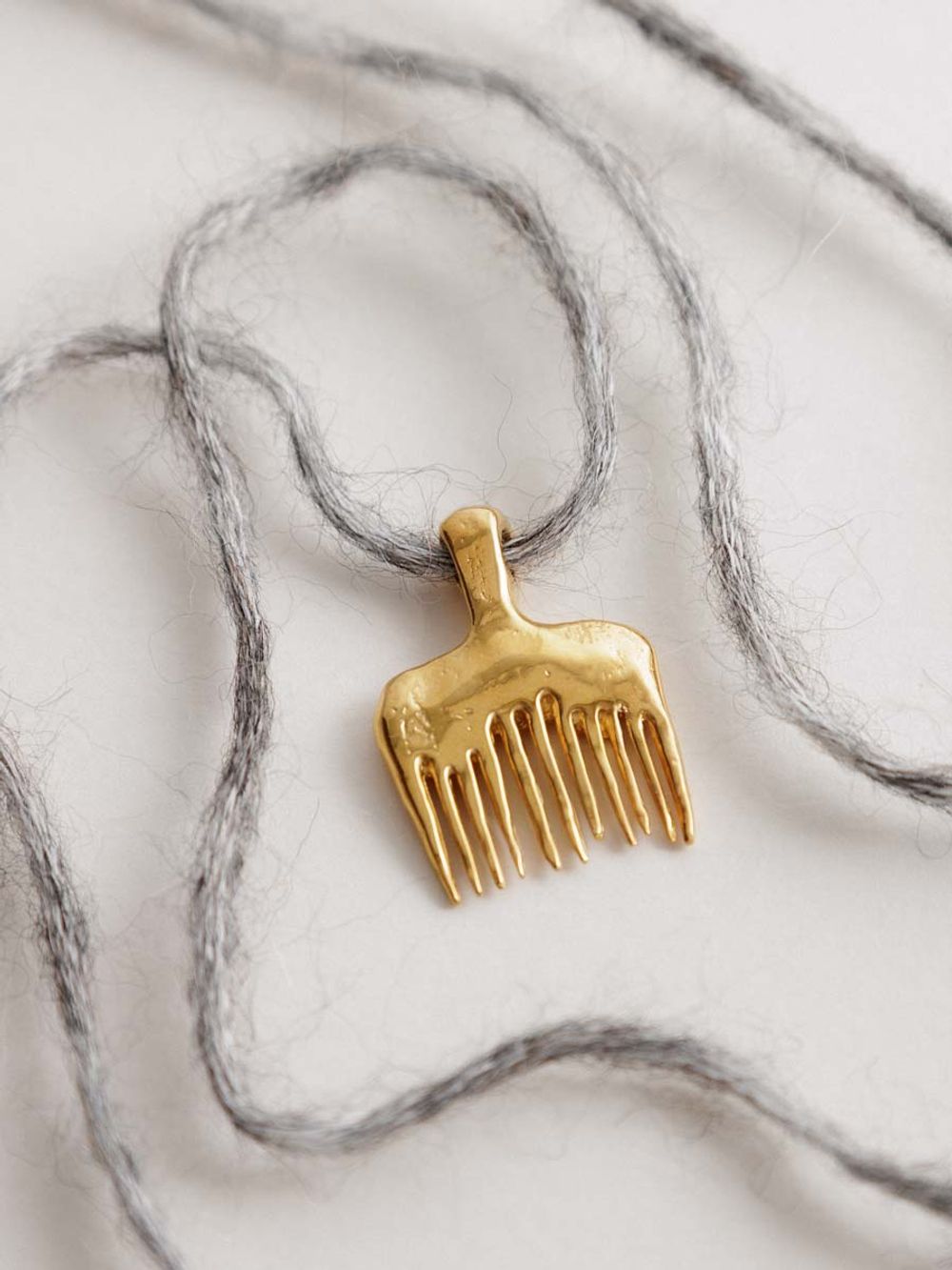 Подвеска Чесало на шнурке