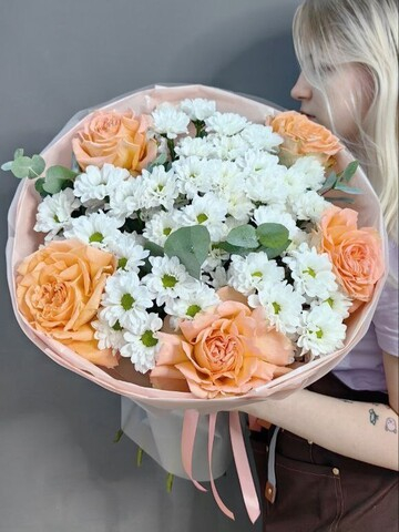 Дуо-букет с персиковыми французскими розами