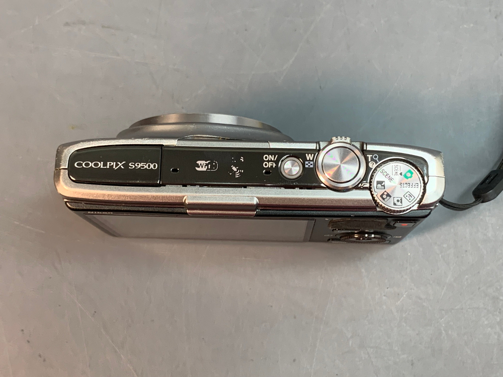 Nikon Coolpix S9500 работоспособность неизвестна.