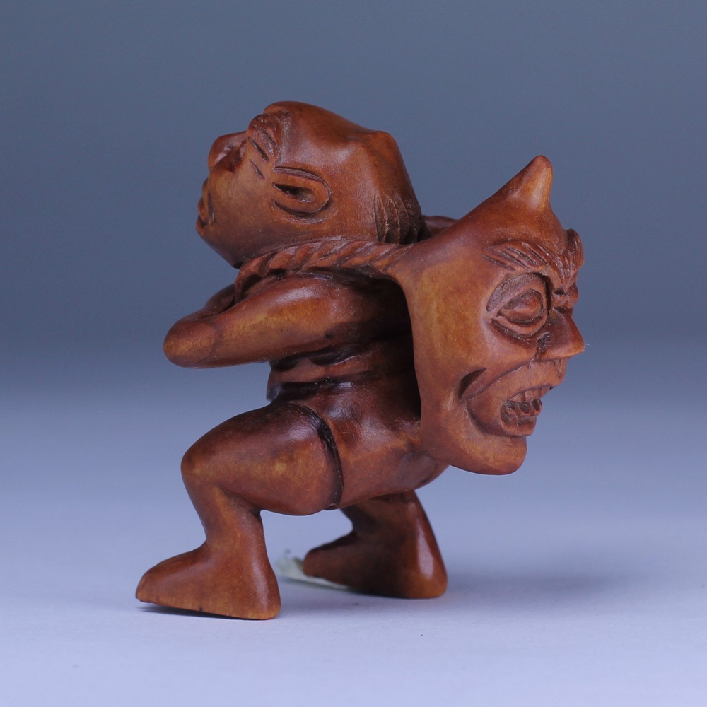 Нэцкэ Демон с маской на спине