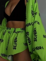 Костюм в пижамном стиле с шортами