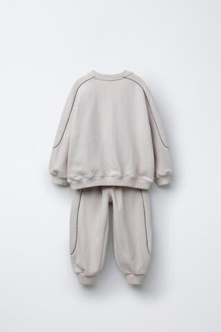 ZARA КОМПЛЕКТ ИЗ ТОЛСТОВКИ И БРЮК-ДЖОГГЕРОВ, СВЕТЛО-БЕЖЕВЫЙ
