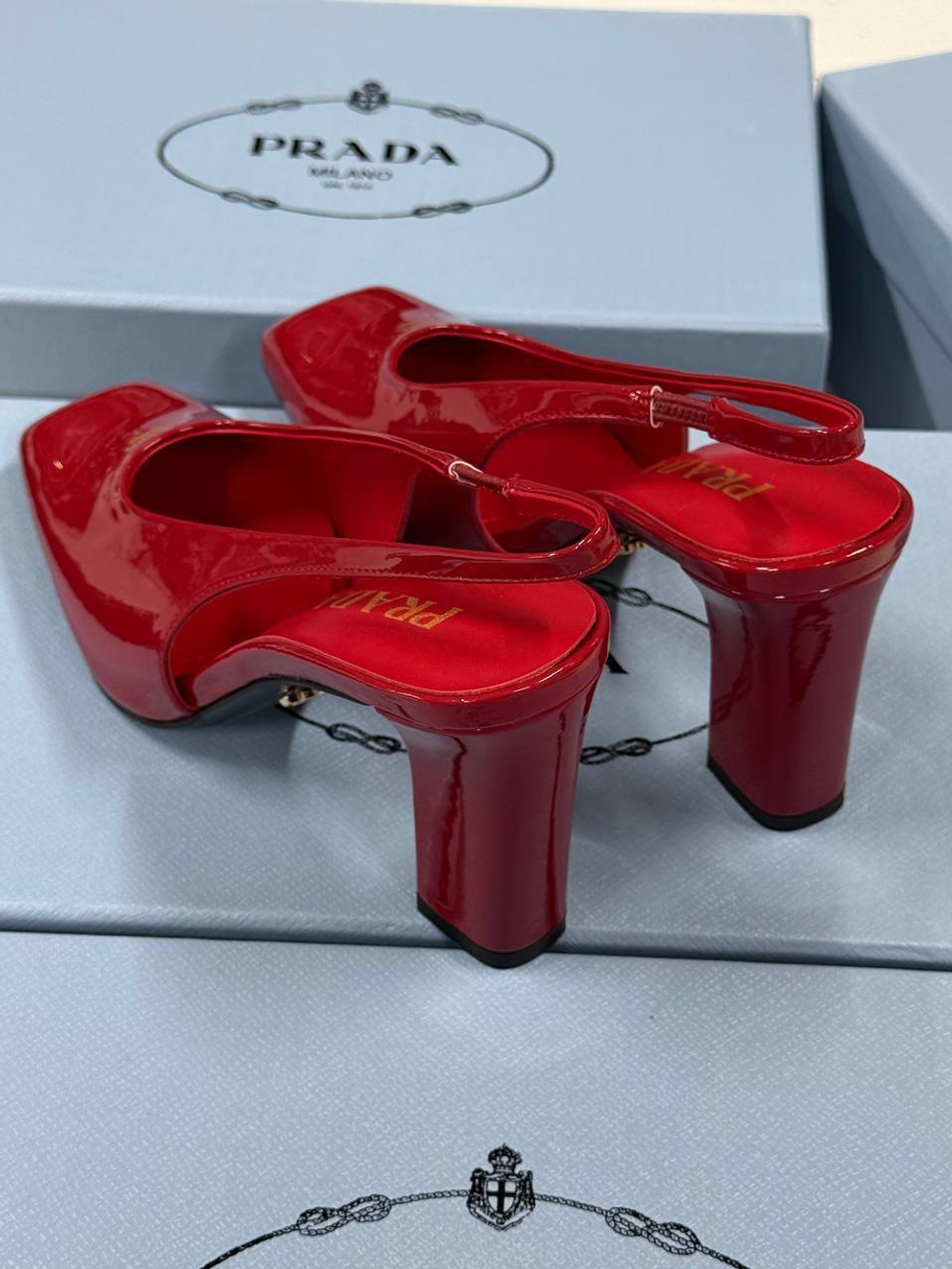 Босоножки Prada