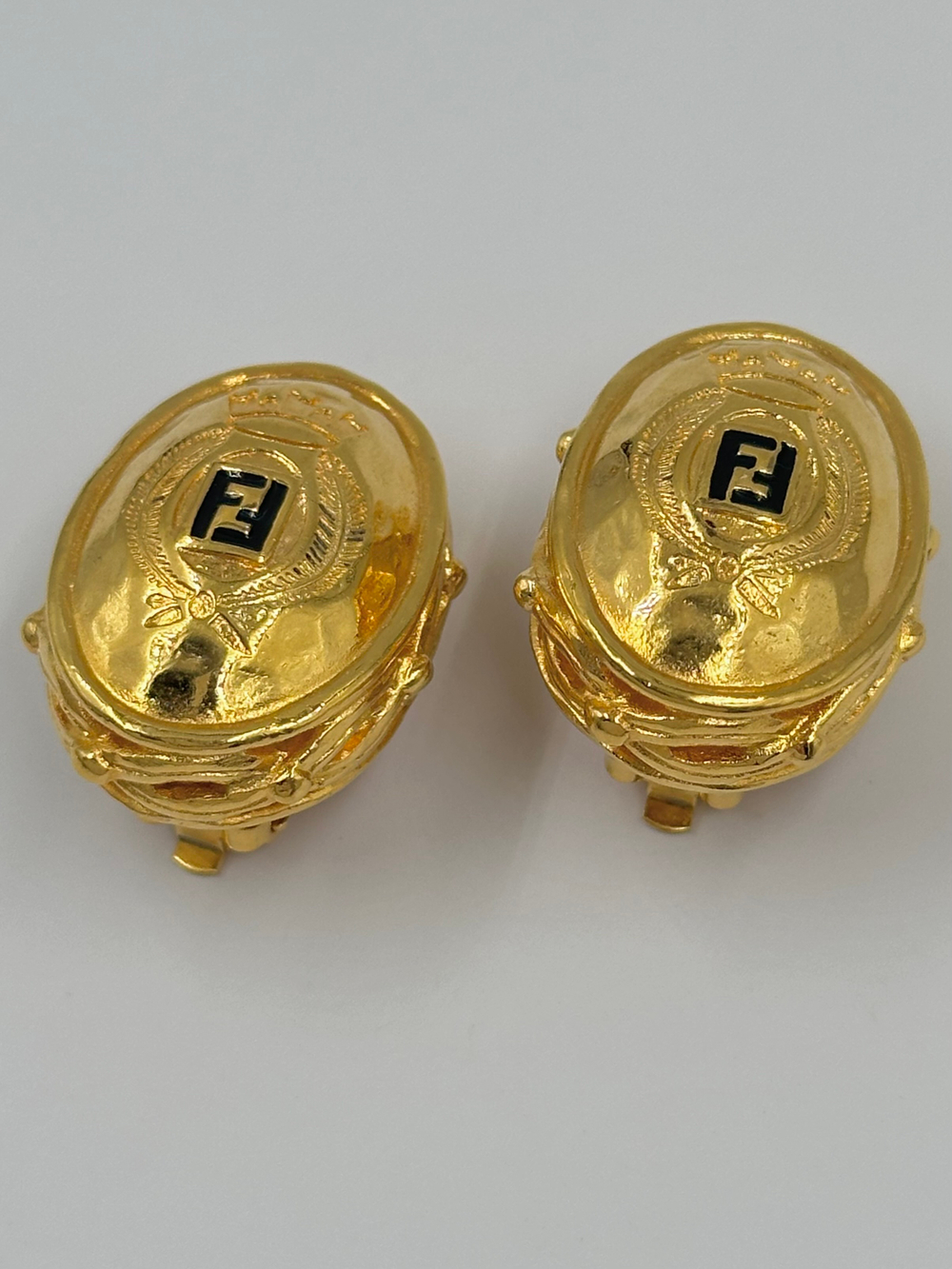 Клипсы с лого Fendi