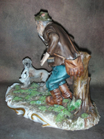Статуэтка. Фарфор. Охотник с собакой. Capodimonte. Италия