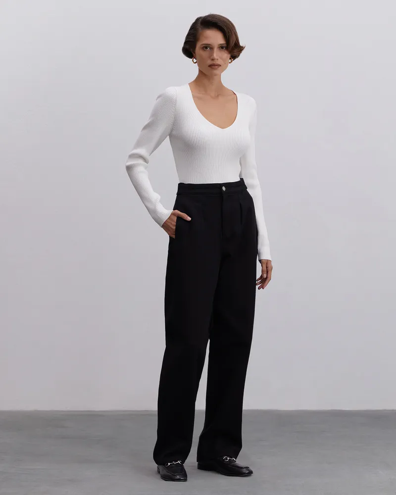 Белый лонгслив из вискозы с V-образным вырезом