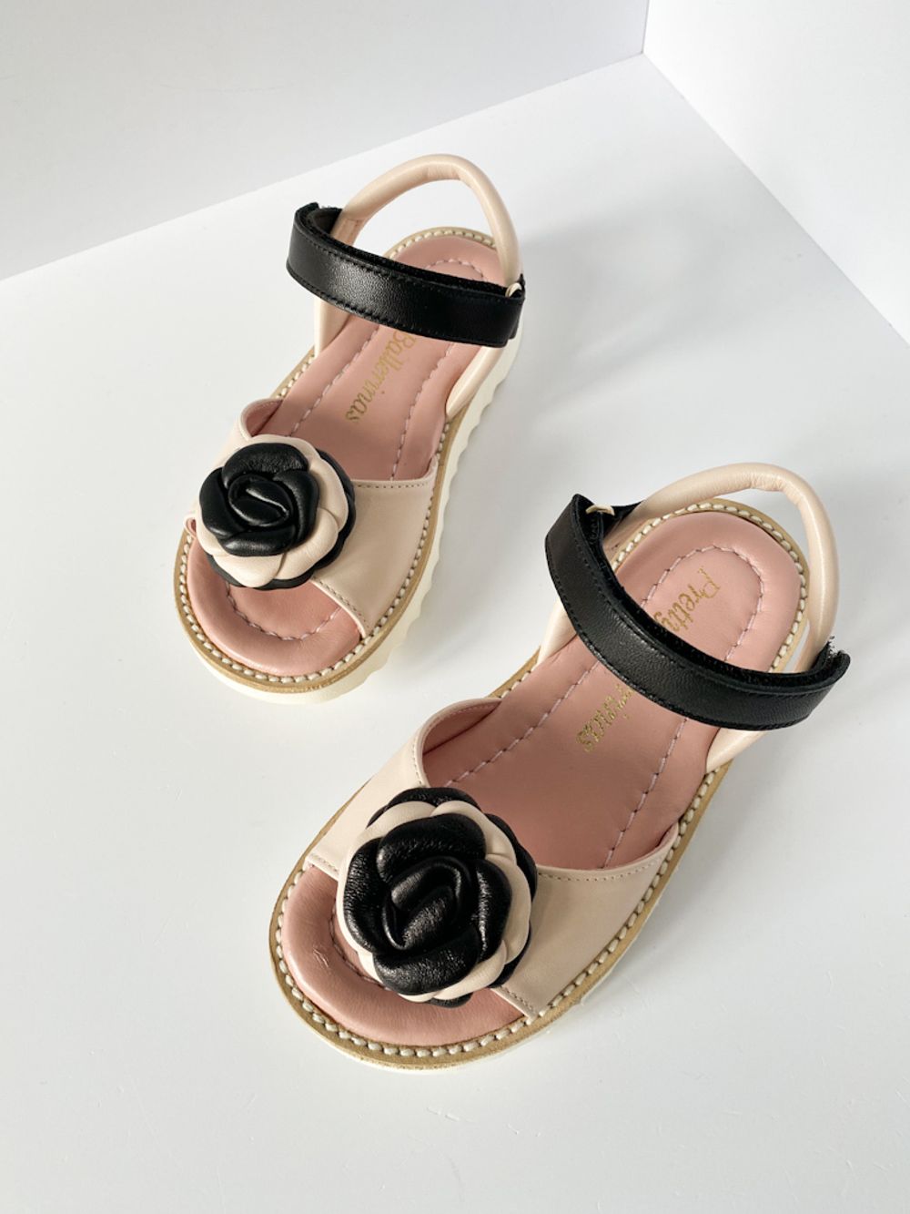 Новые кожаные сандалии Pretty Ballerinas,