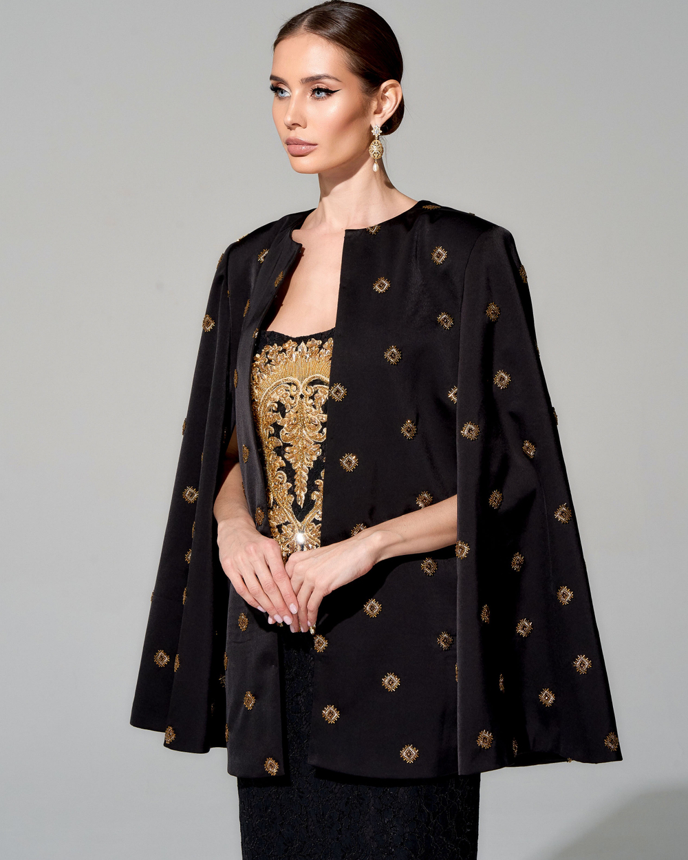 Кейп с вышивкой стеклянным бисером