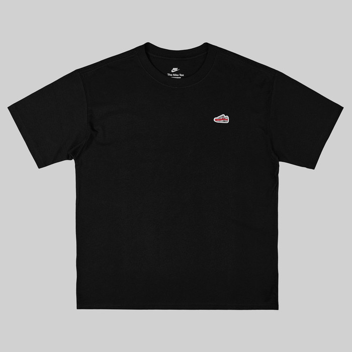 Футболка мужская Nike Sportswear Club Sneaker Patch артикул:FQ3762-010 - купить в магазине Дайс