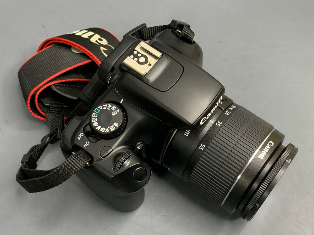 Canon 1100D kit 18-55mm 3.000 кадров