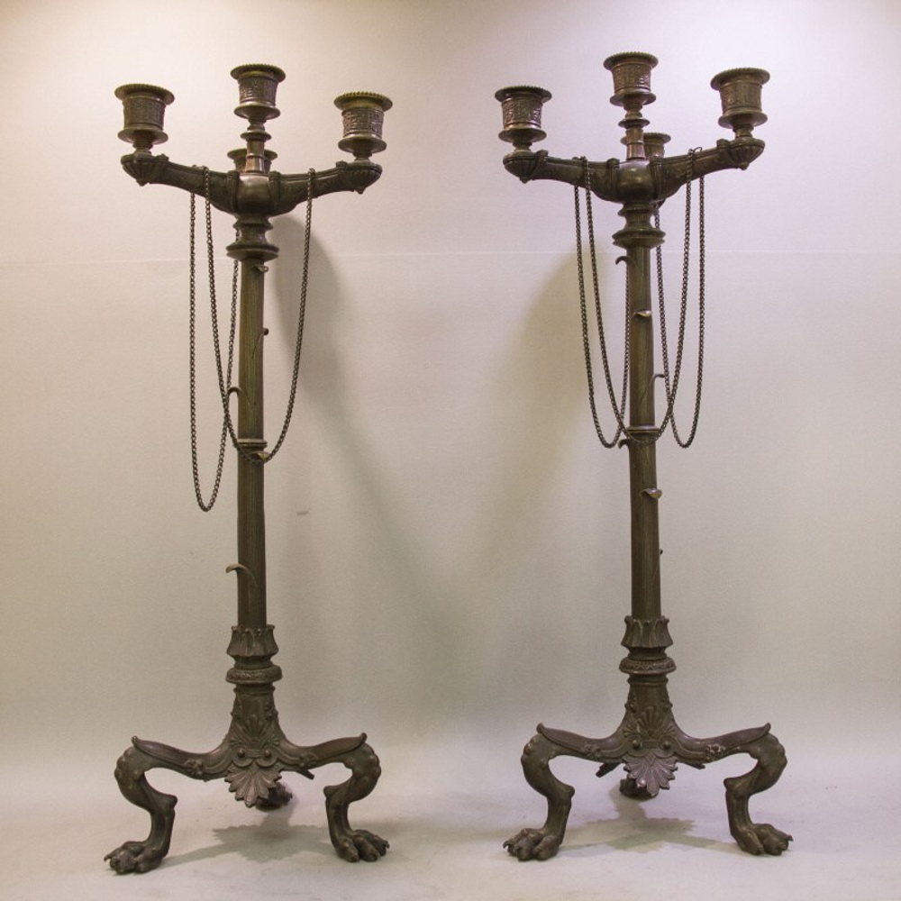 Пара канделябров на львиных лапах
