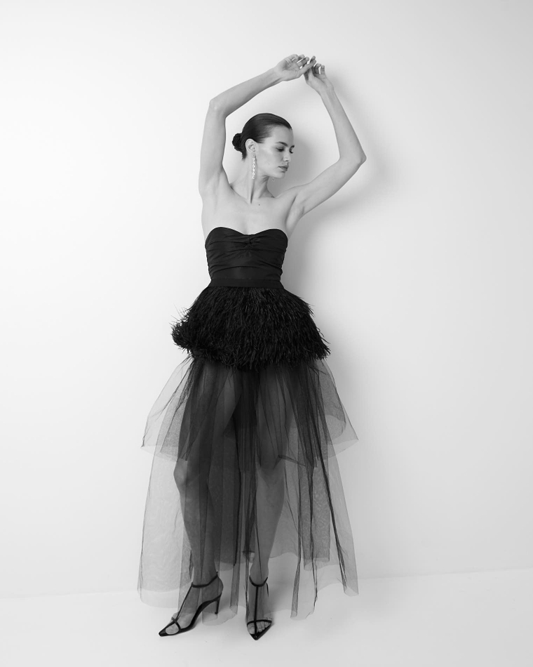 Баска из перьев черный