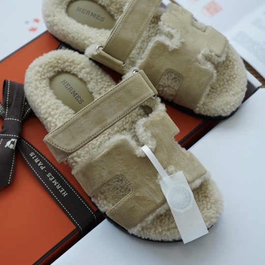 Сандалии из натуральной замши и меха ягненка