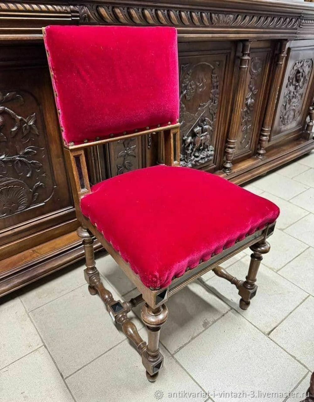 Комплект старинных стульев