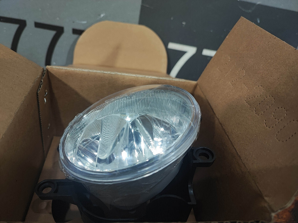 ПТФ передняя правая Toyota Land Cruiser Prado 150  Новое  2122090R