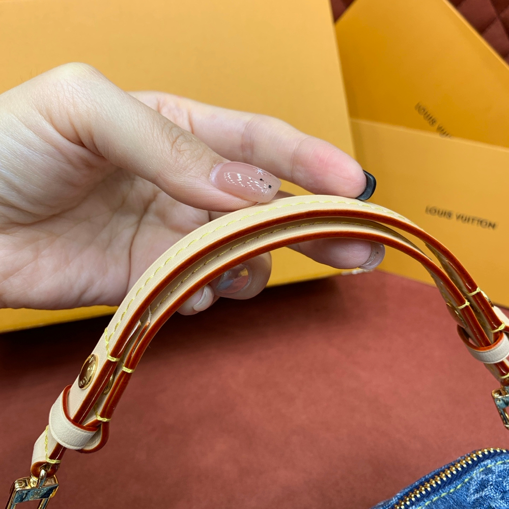 Louis Vuitton Pochette Valley