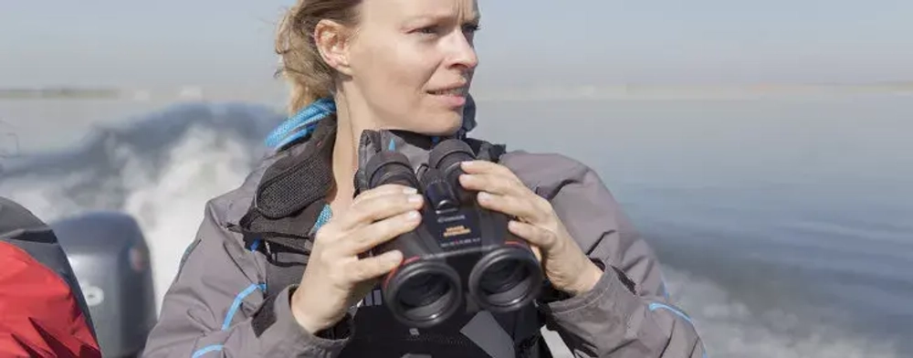 Бинокль Canon 10x42 L IS WP