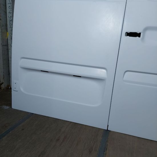 Двери задние под стекло стеклопластик для Volkswagen LT