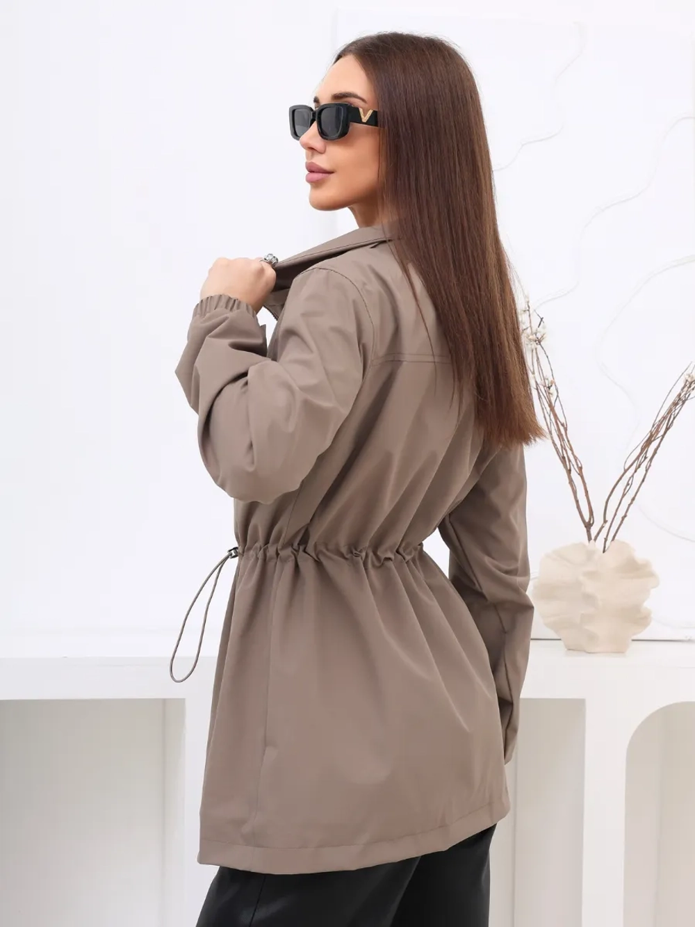 Ветровка с капюшоном удлиненная