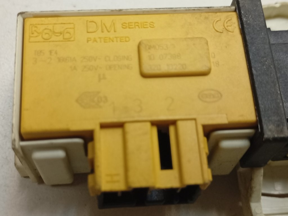 GOY1054L кт48 Замок люка для стиральной машины Candy 41041367 б/у