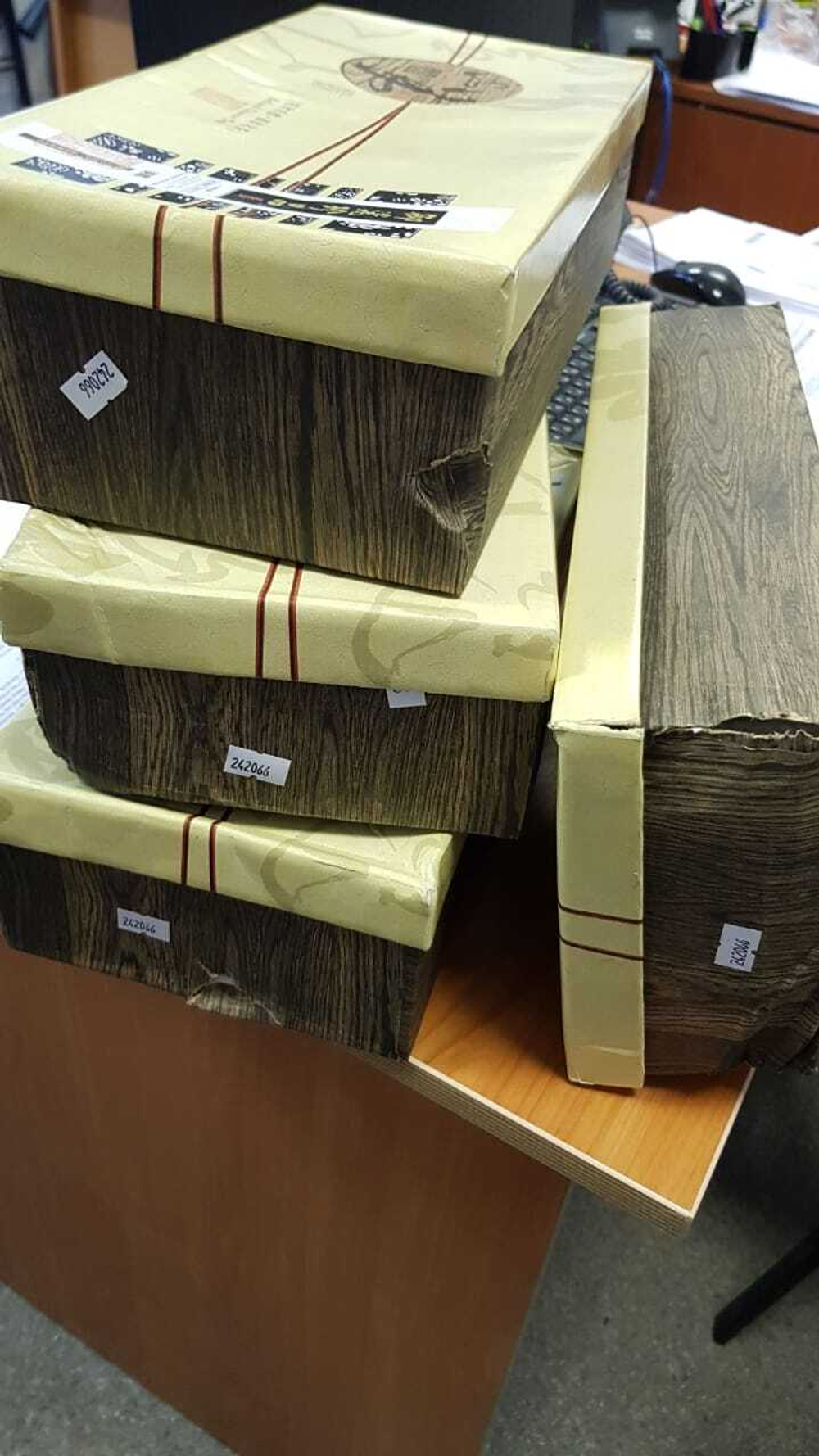 242066Y1 УЦЕНКА Сервиз "Зеленая сакура", фарфор. 1 чайник объем 120мл, 6 пиал объем 30мл