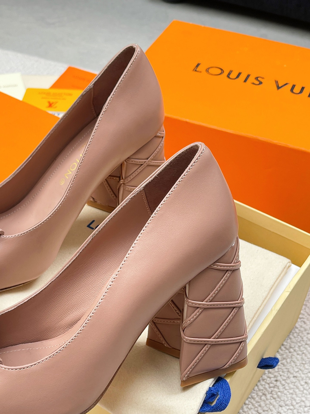 Louis Vuitton Shake Pump
