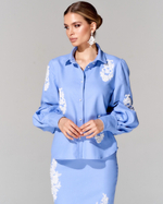 Блуза из премиальной джинсовой ткани с вышивкой ручной работы