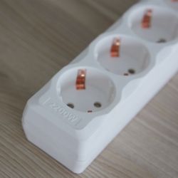 S-GSU5-5 WHITE Cетевой фильтр серии Universal. 5м Пвс 3x0.75. 5 гнезд. с-з. 10А. Защита от перенапряжения. короткого замыкания. TM Uniel.