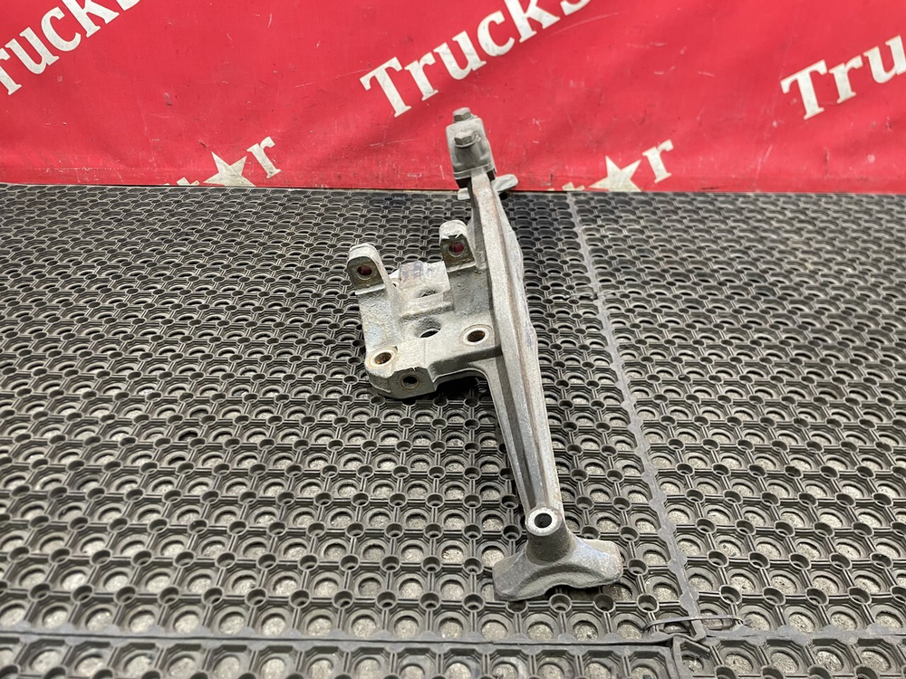 Кронштейн пневморессоры левый 2018г.