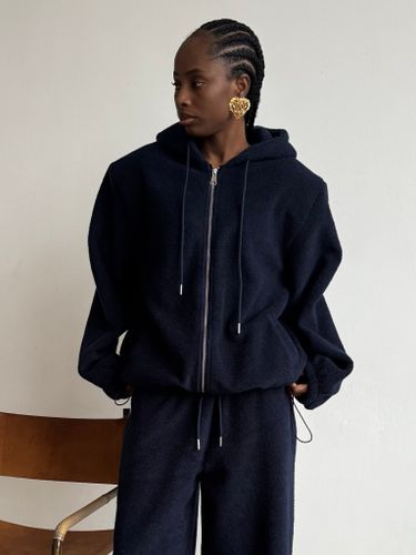 Теплый спортивный костюм темно-синего цвета