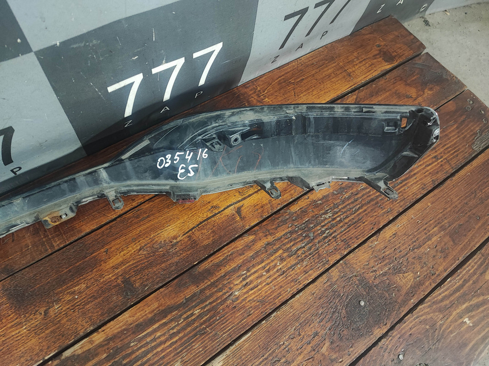 Накладка заднего бампера Lexus ES 7 18-нв Б/У Оригинал 5210533020