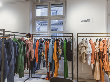 Paris Fashion Week \\ MODE MOSCOW