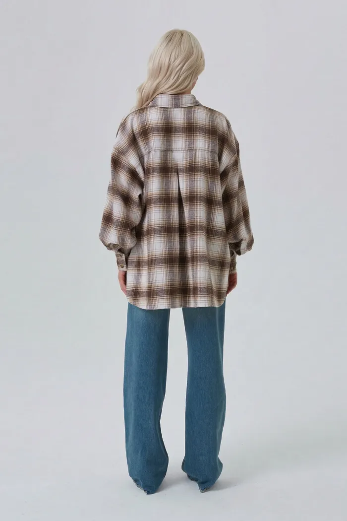 Рубашка из фланели бежевого цвета в клетку