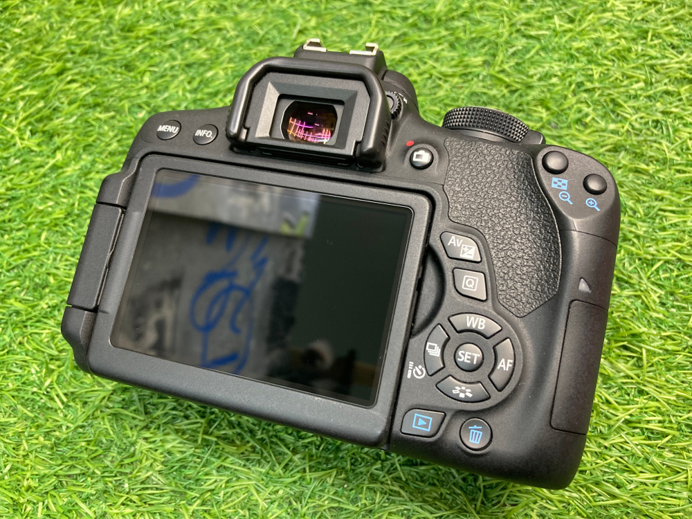 Canon 750D Kit 18-55mm IS STM 4.500 кадров