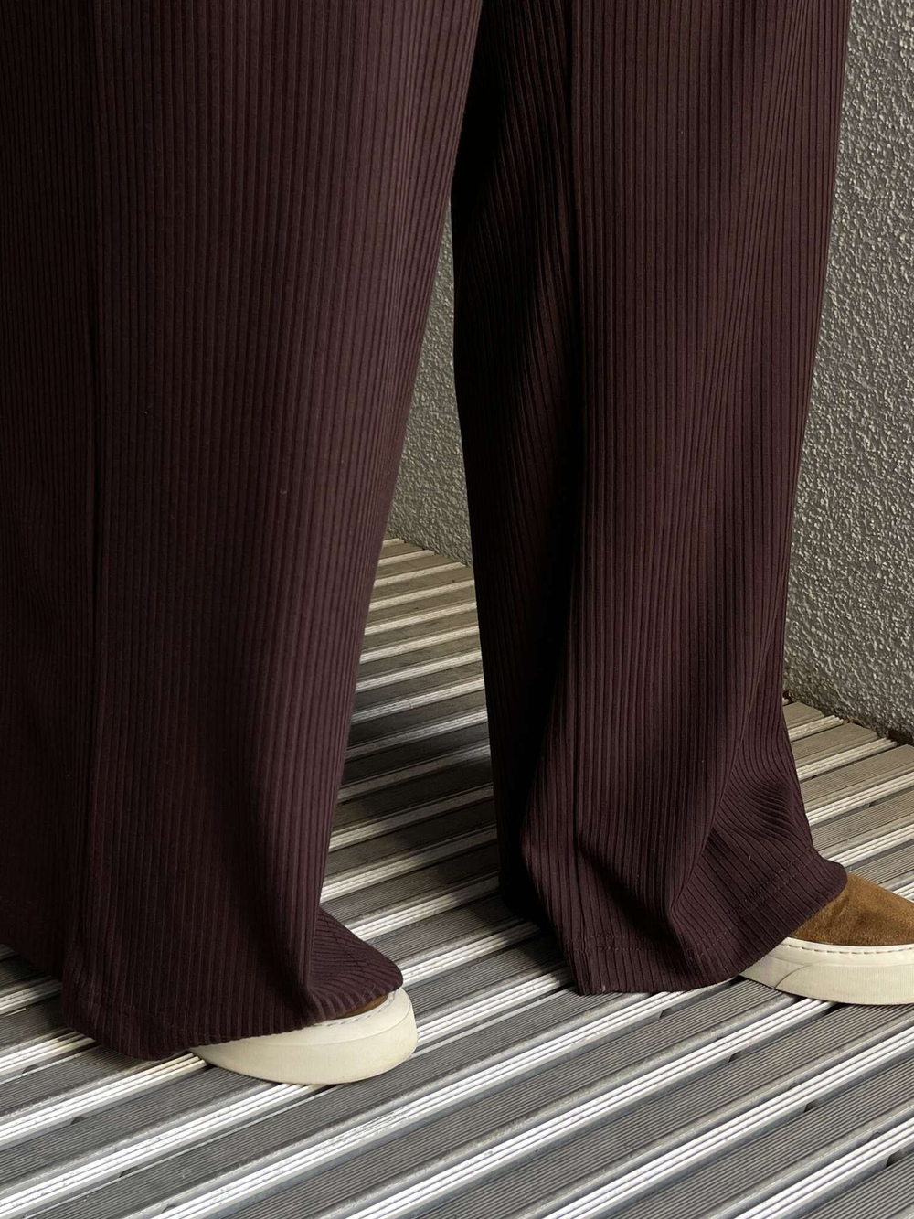 Костюм в рубчик коричневый