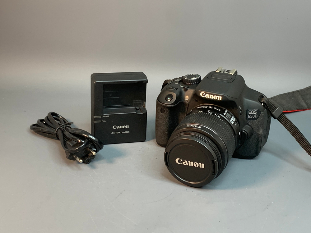 Canon 650D kit 18-55mm 3.5-5.6 IS II 2.400 кадров