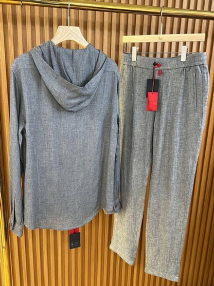 Льняной костюм Kiton