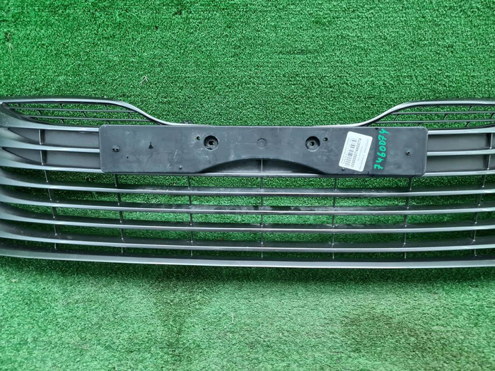 Решетка переднего бампера Toyota Camry xv70 17-21