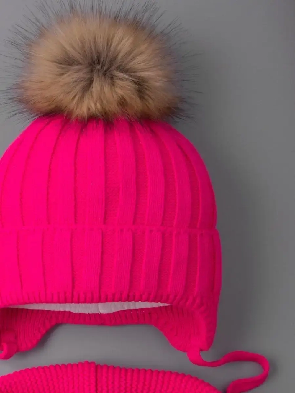 Шапка зимняя для девочки и снуд вязаные