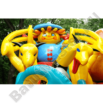 Большой надувной батут-горка "Гости города"