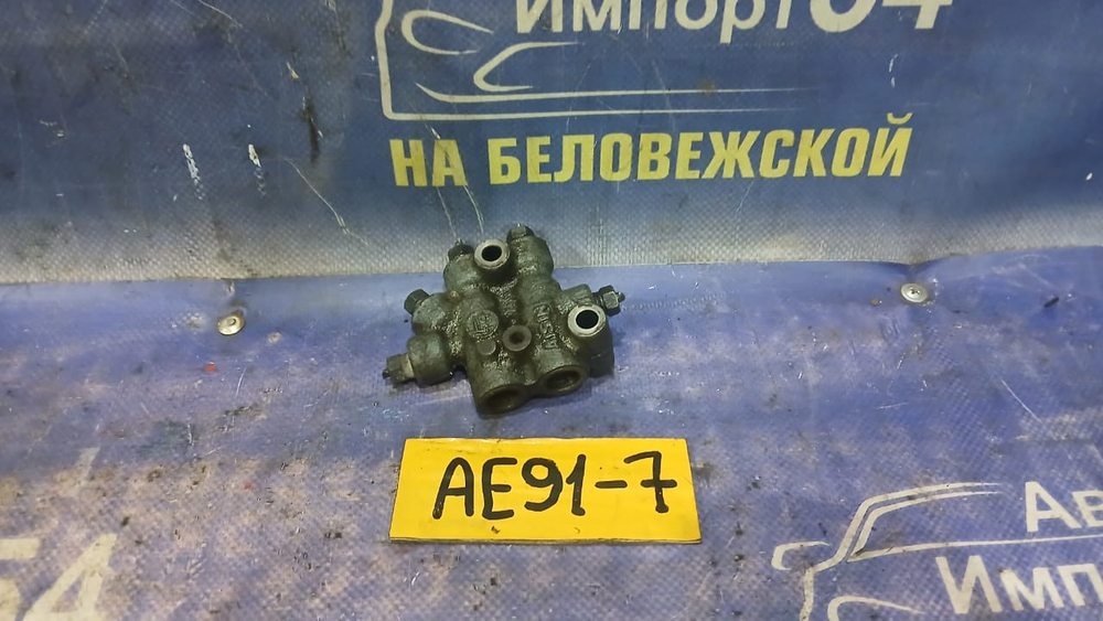 Распределитель тормозной TOYOTA LEVIN 1990