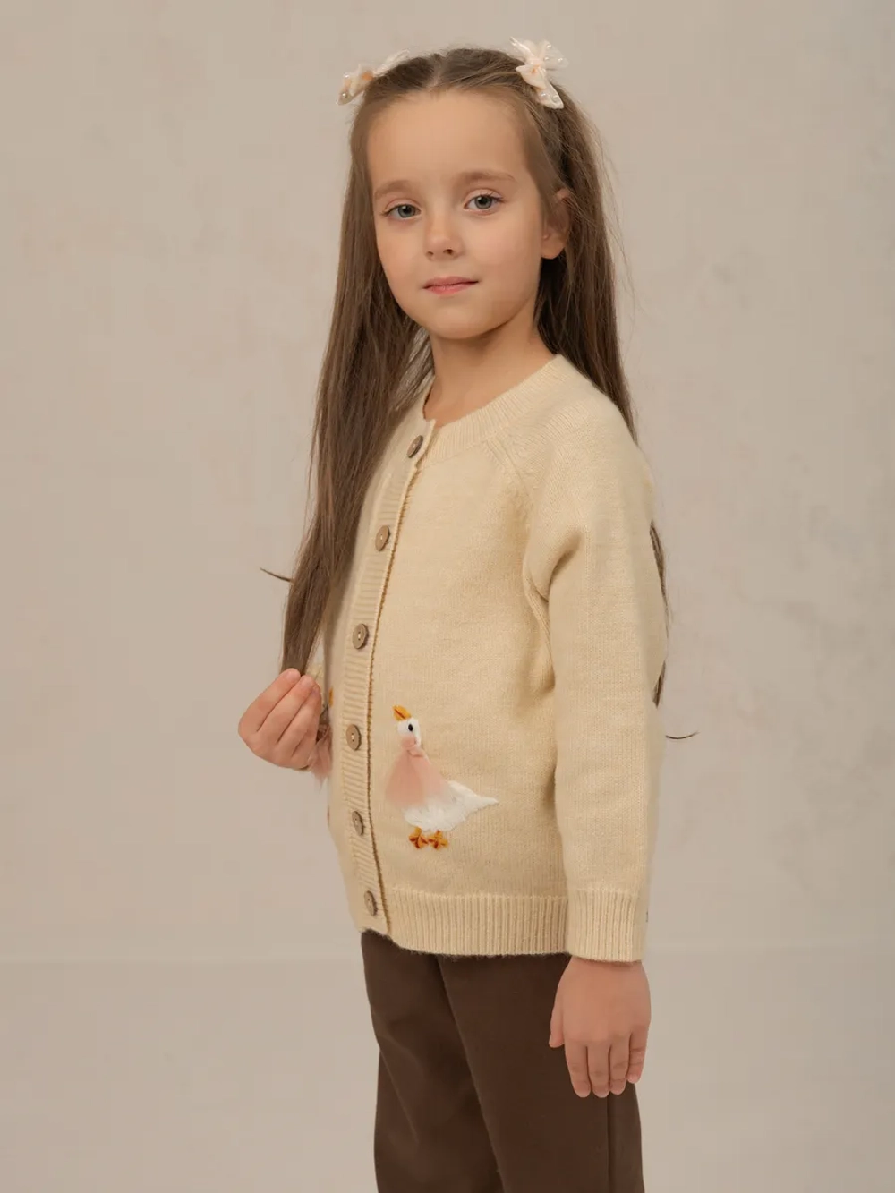 Кофта вязаная на пуговицах с вышивкой