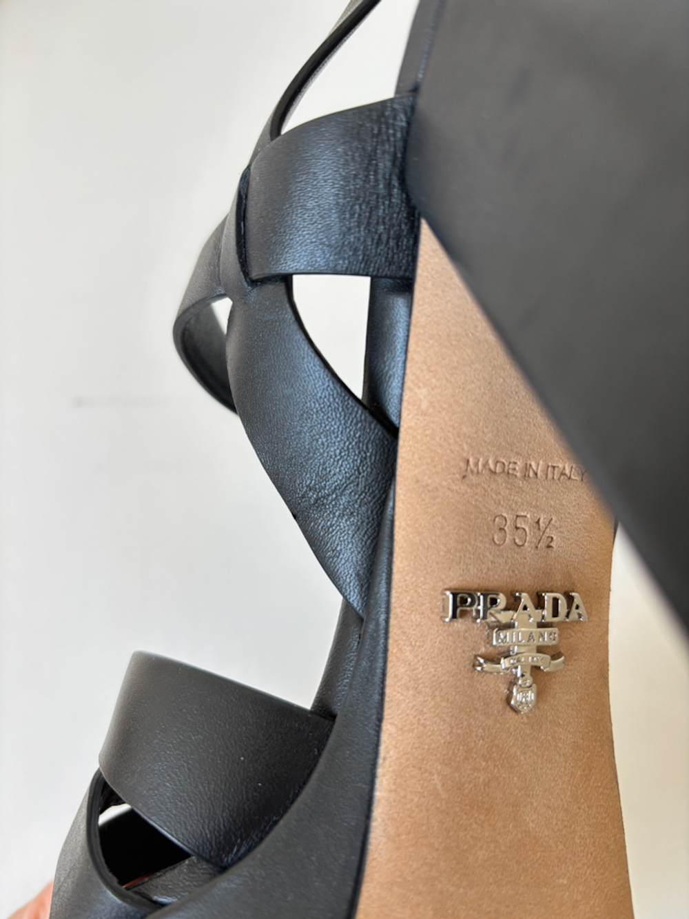 Кожаные босоножки Prada, 35,5