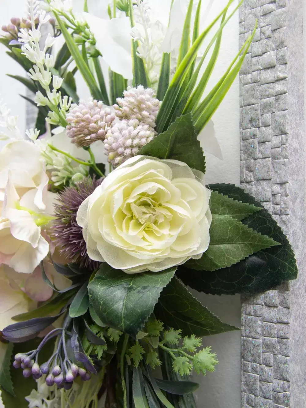 Настенная композиция с цветами в раме 65*28 см