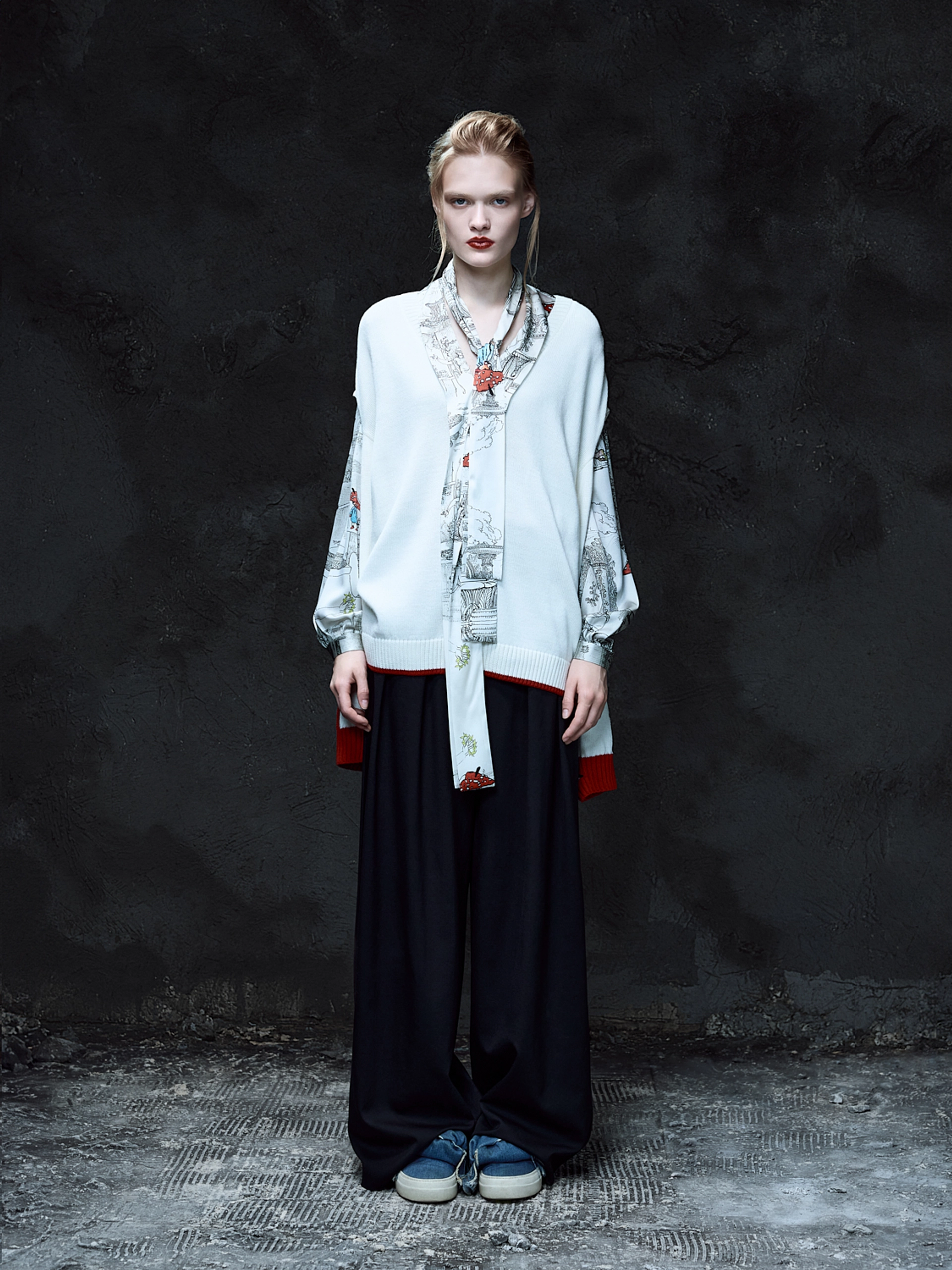 Свитер с разрезами на плечах OLA OLA