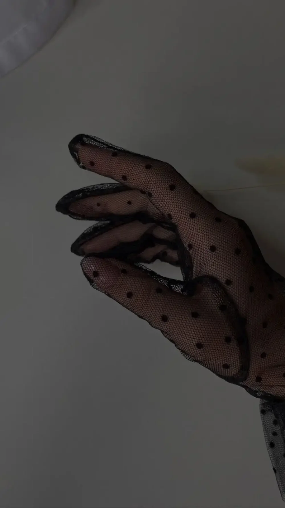 Перчатки длинные в горошек, Черный