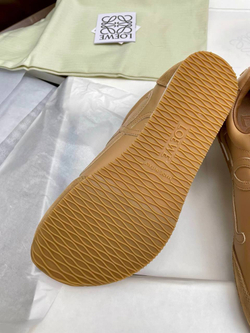 Женские кроссовки Loewe Ballet Runner коричневого цвета с узорами