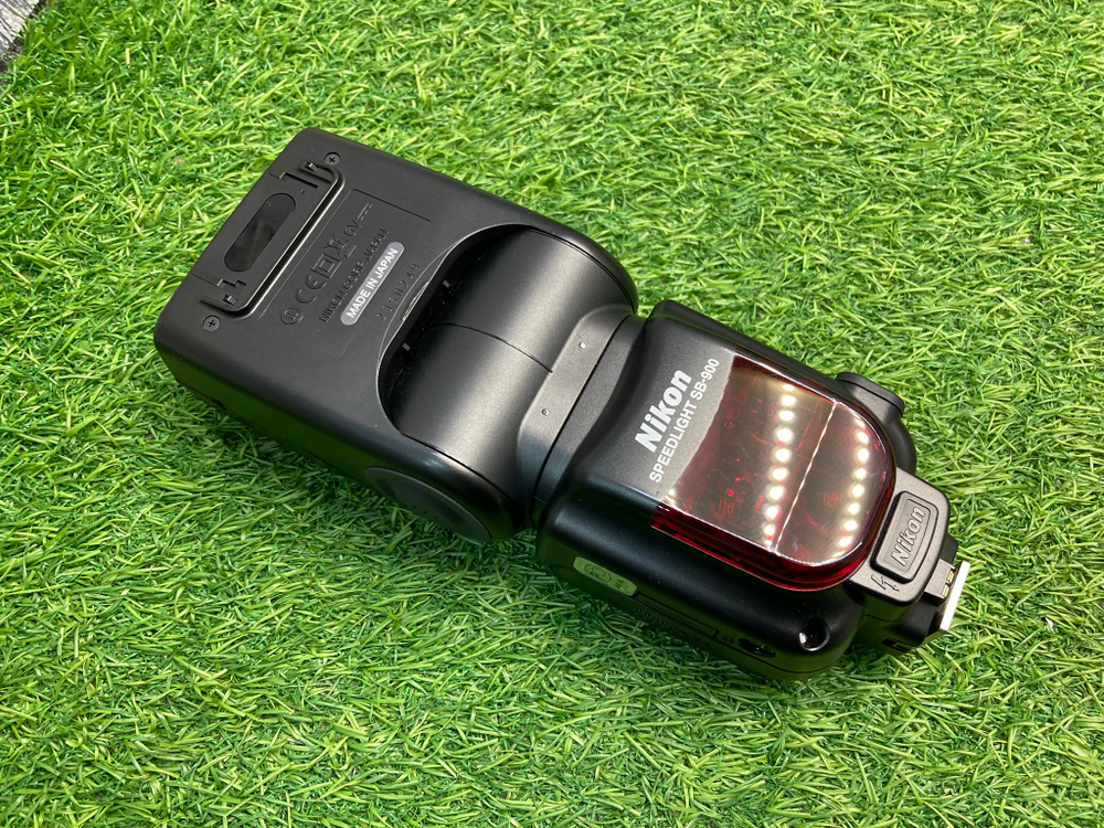Nikon Speedlight SB-900