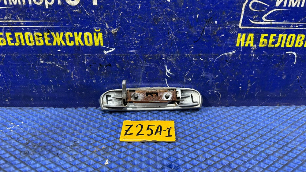 Ручка двери передней левой внешняя MITSUBISHI COLT 2003