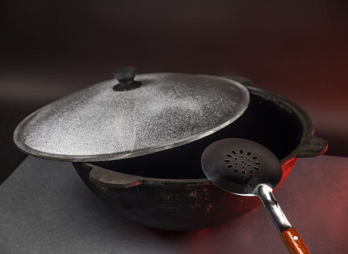 Настоящие чугунные казаны вы можете купить у нас в магазине!